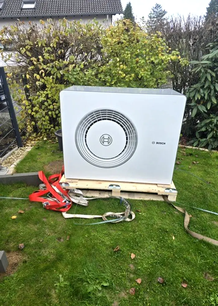 Wärmepumpe im Garten
