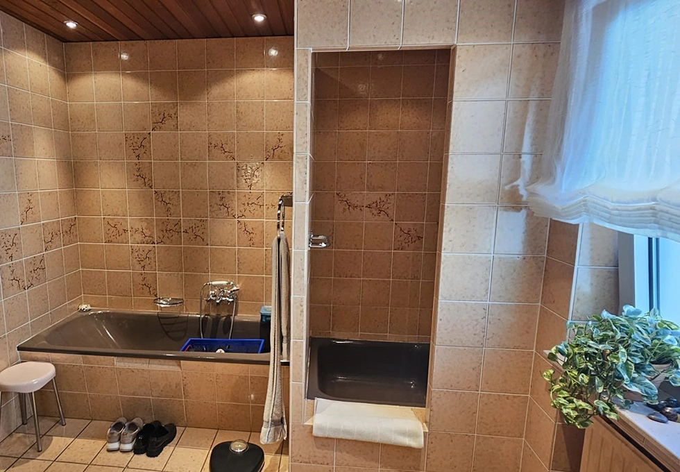 Unrenoviertes Badezimmer