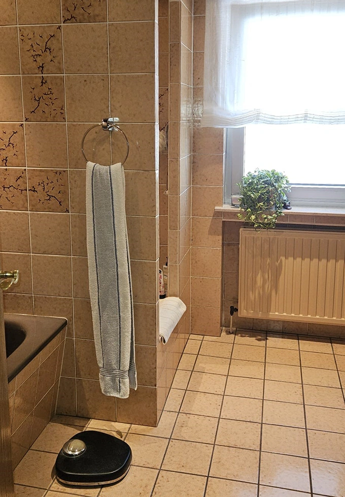 Unrenoviertes Badezimmer