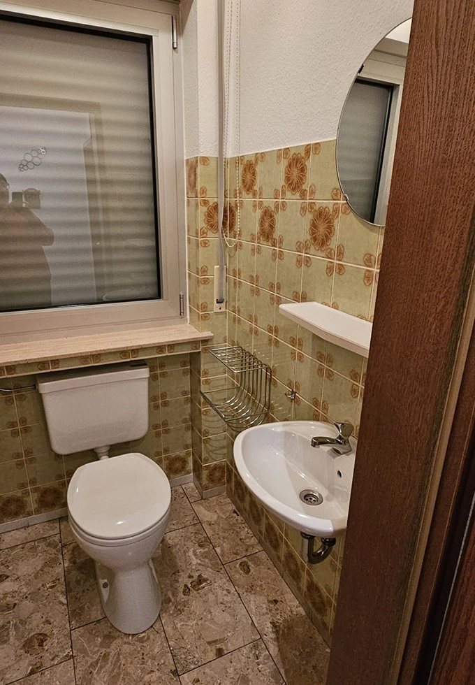 Unrenoviertes Badezimmer