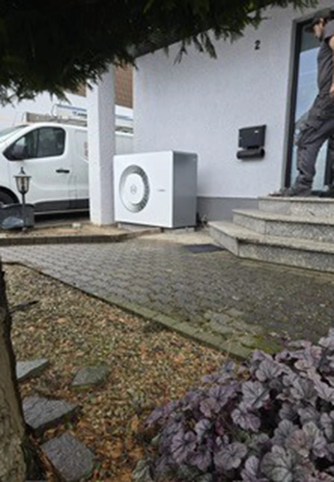 Wärmepumpe im Garten
