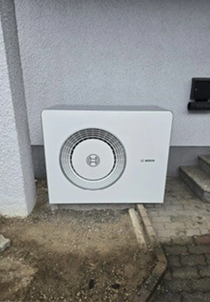 Wärmepumpe im Garten